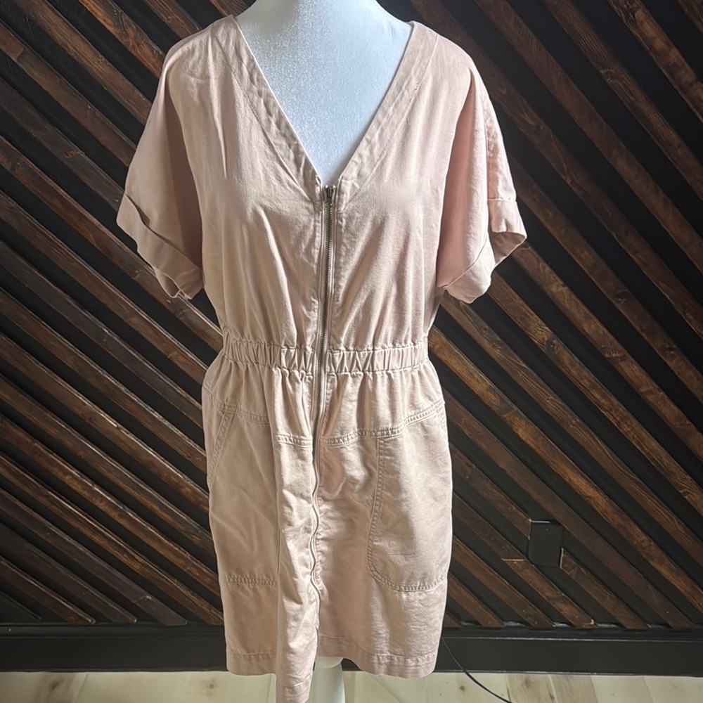 Chic Blush Pink Zipper Dress